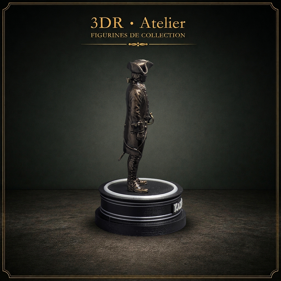 Statue miniature imprimée en 3D représentant un officier Kaiserlich en 1756, présentée sur un socle rond.