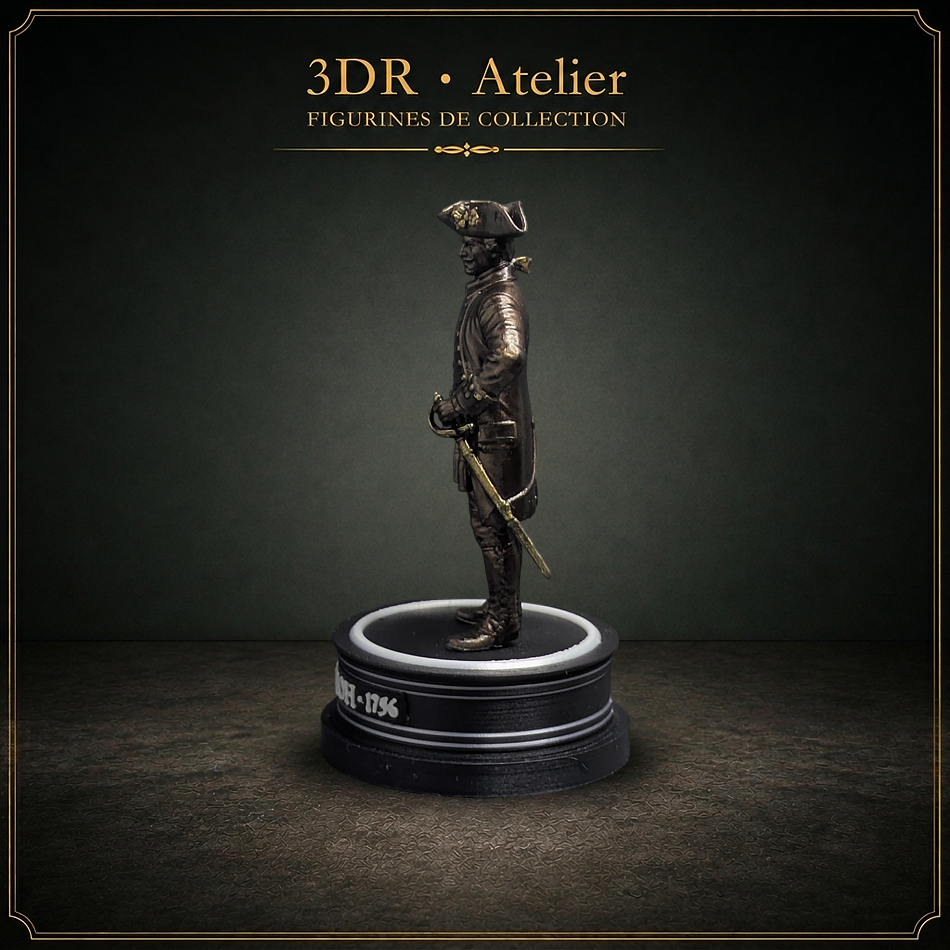 Statue miniature imprimée en 3D représentant un officier Kaiserlich en 1756, présentée sur un socle rond.