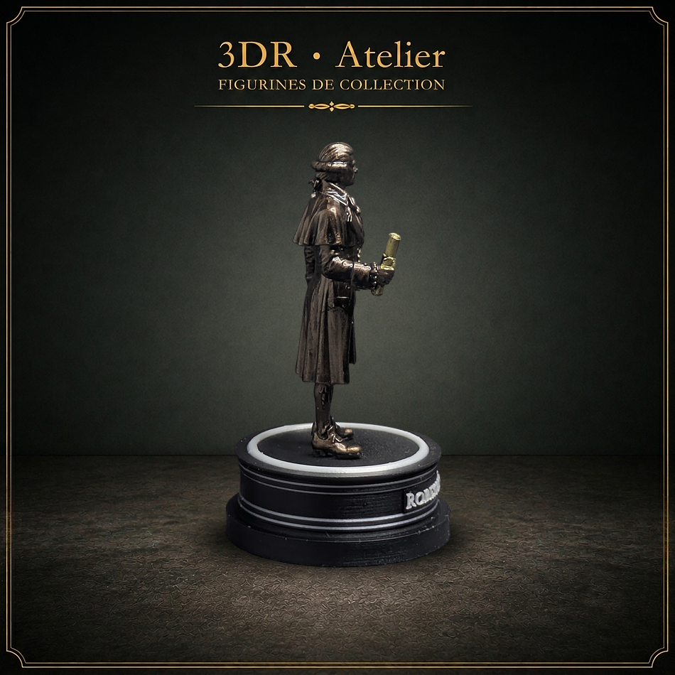Statue miniature imprimée en 3D représentant Robespierre, présentée sur un socle rond.